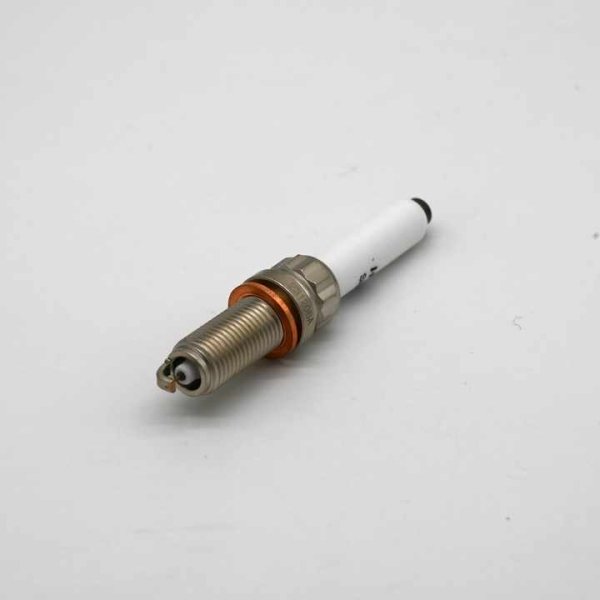 06M 905 606F Auto Spare Parts VW Audi Compatible Spark Plug High Performance for Optimal Engine Function - Image 3